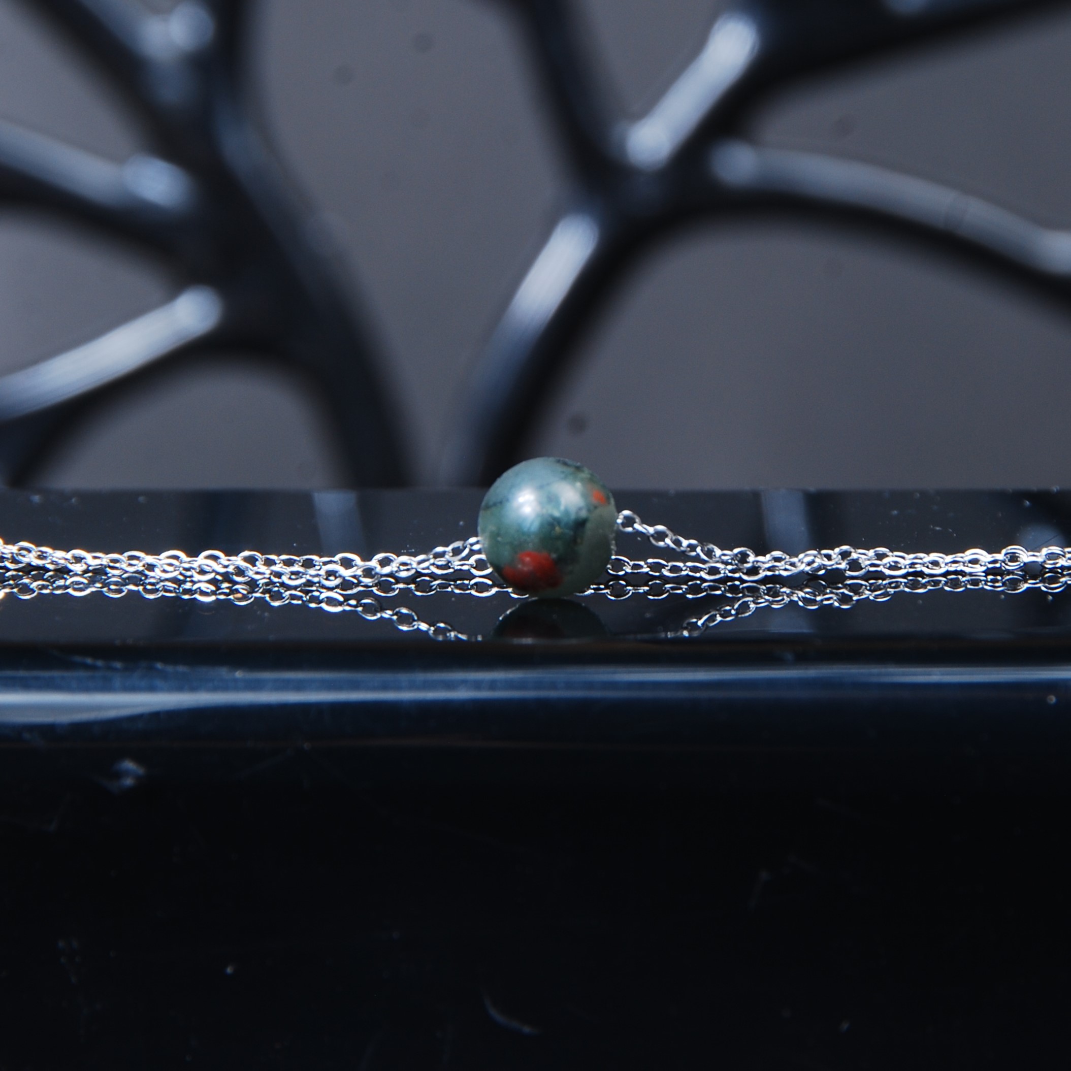 گردنبند سنگ خون کروی 3.99 گرم (با زنجیر استیل رنگ ثابت )