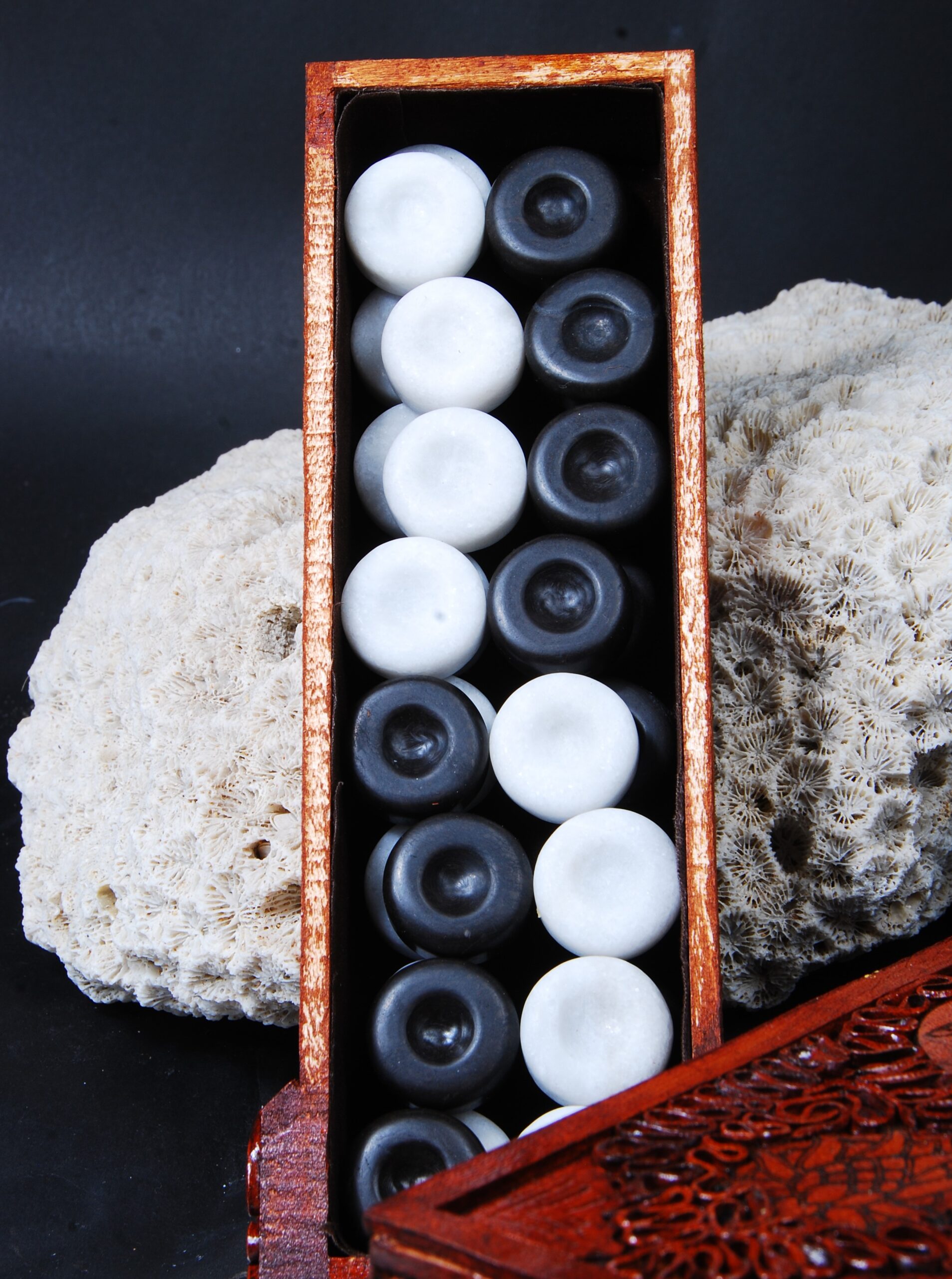 DSC_8635 مهره تخته نرد از جنس سنگ سایز 50 (دستساز )