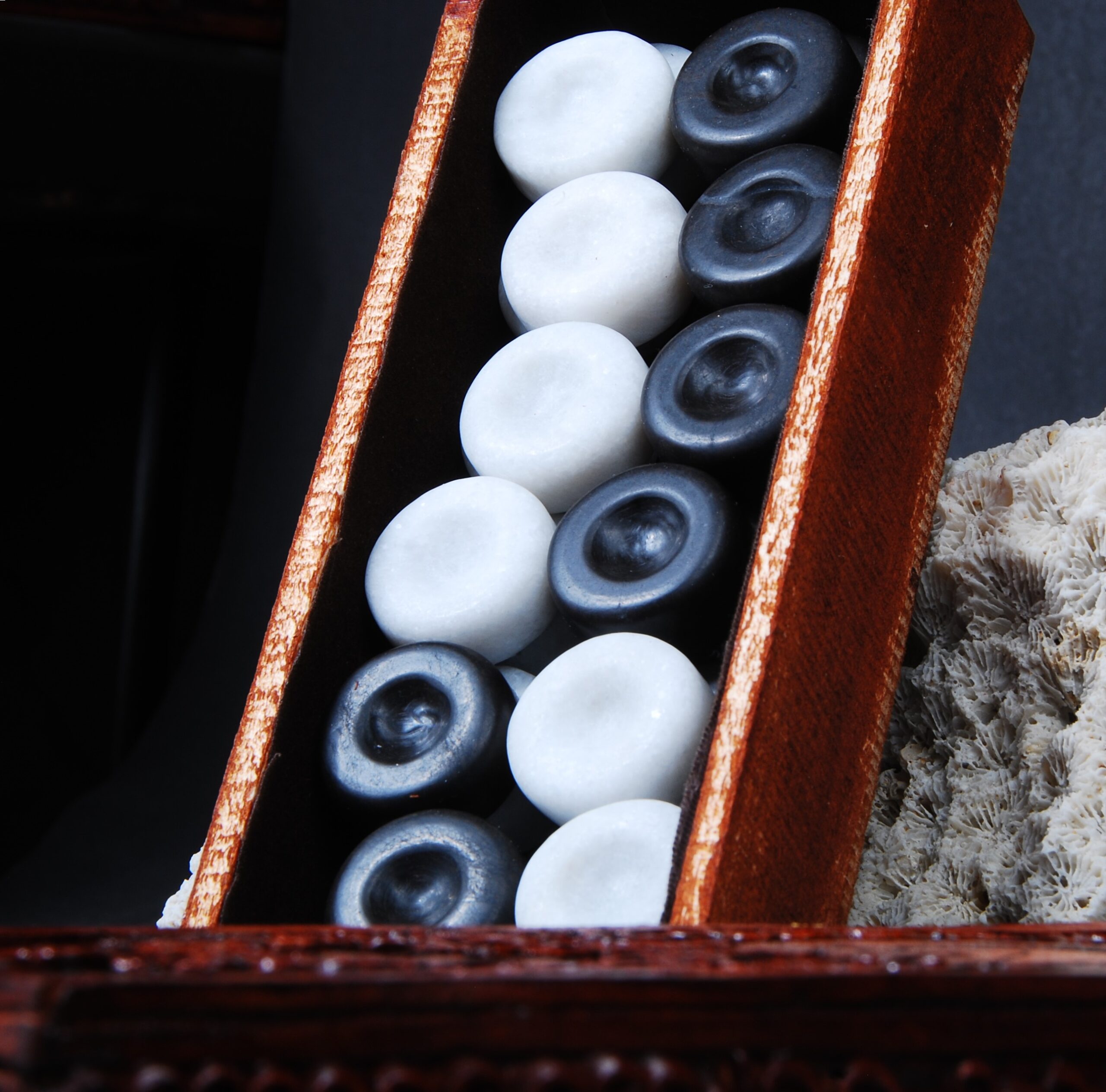 DSC_8639 مهره تخته نرد از جنس سنگ سایز 50 (دستساز )