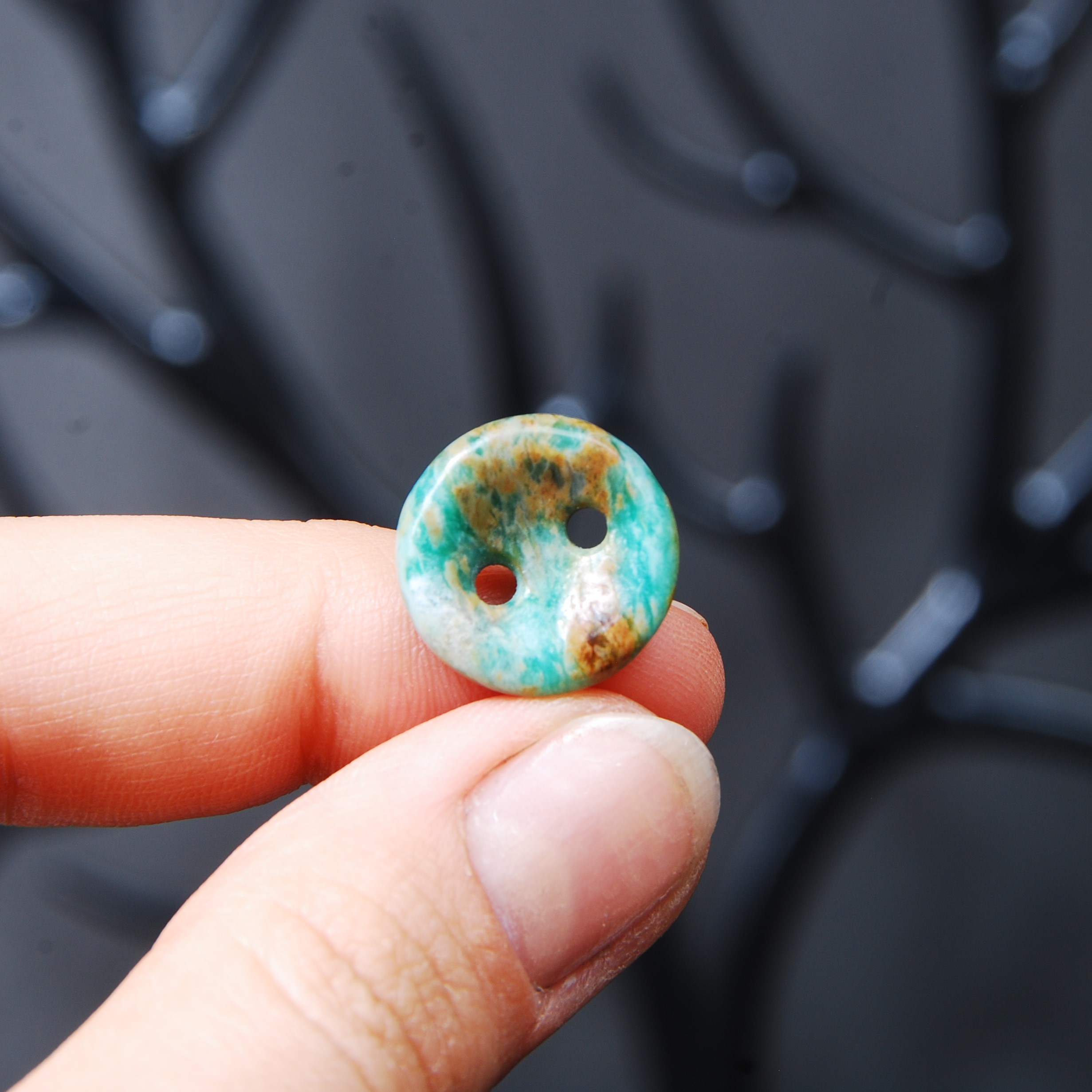 دکمه سنگی آمازونیت طبیعی گرد 1.71گرم