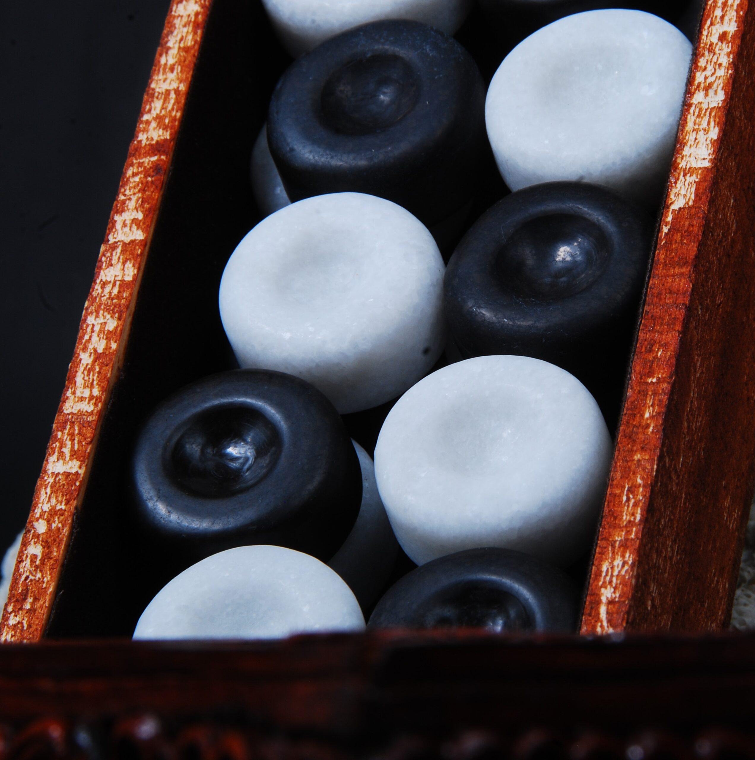 DSC_8670 مهره تخته نرد از جنس سنگ (دستساز )