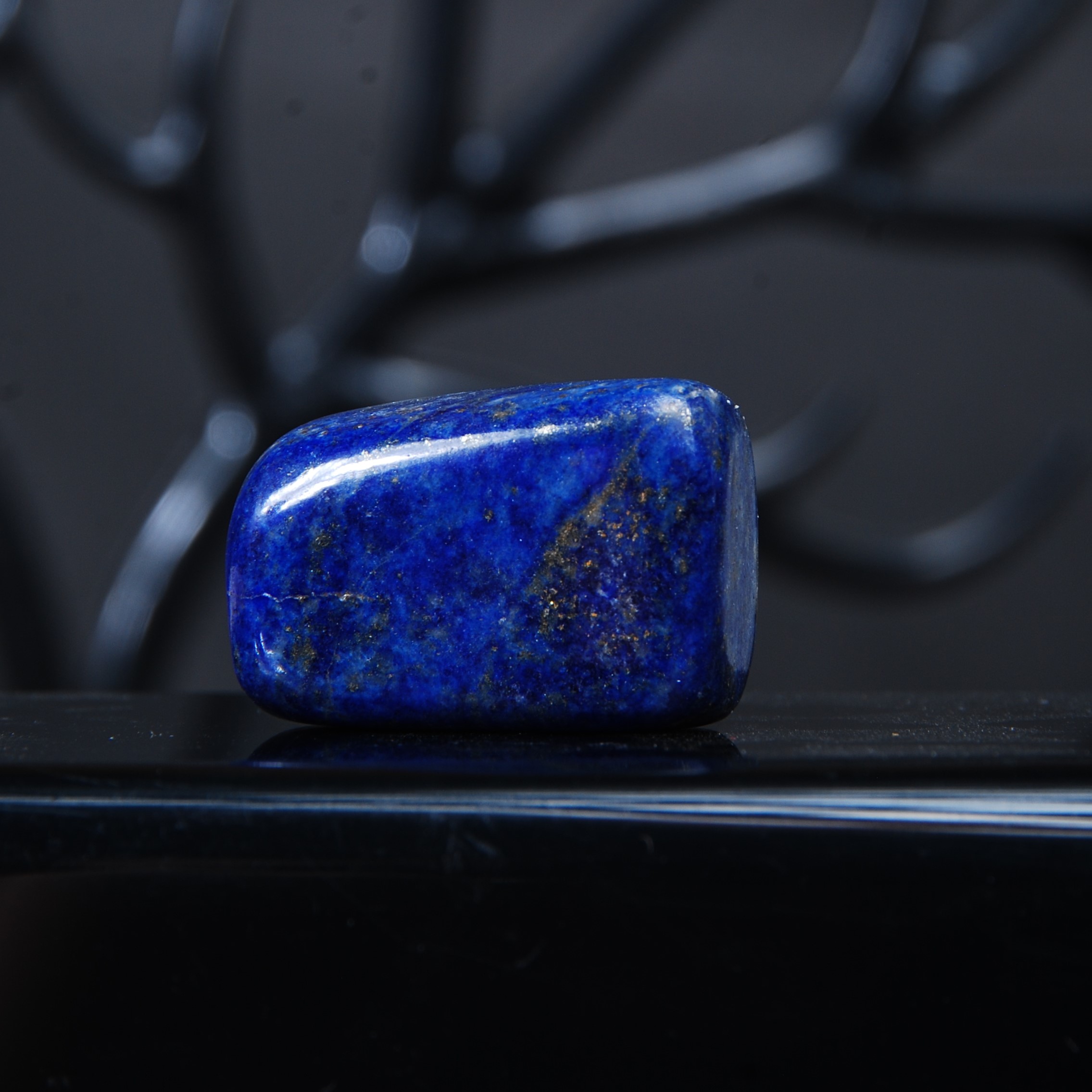 DSC_8785 سنگ لاجورد پیریت دار دفرمه 18.28گرم