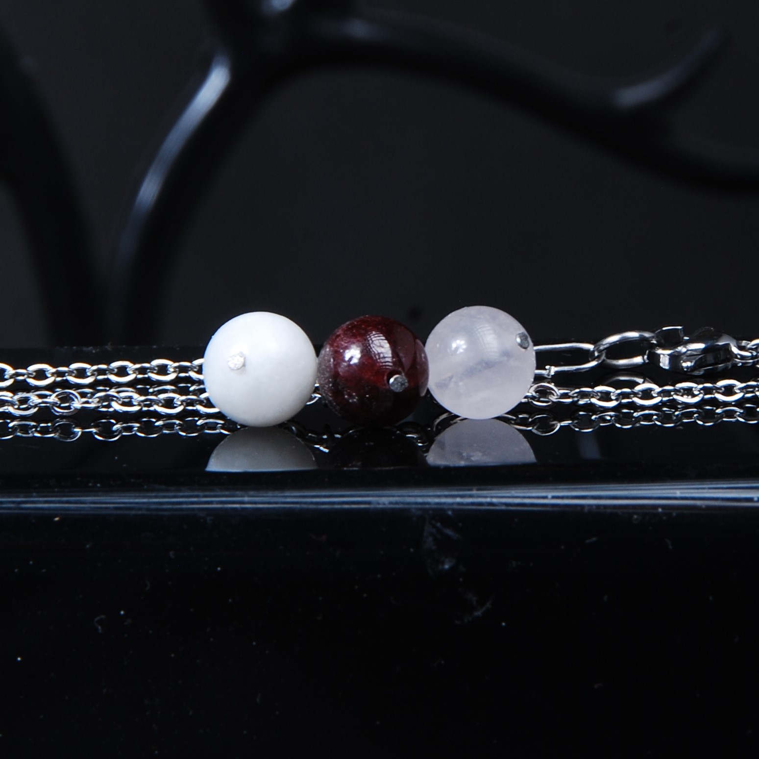 DSC_8845 گردنبند رزکوارتز و گارنت و مون استون 5.30گرم