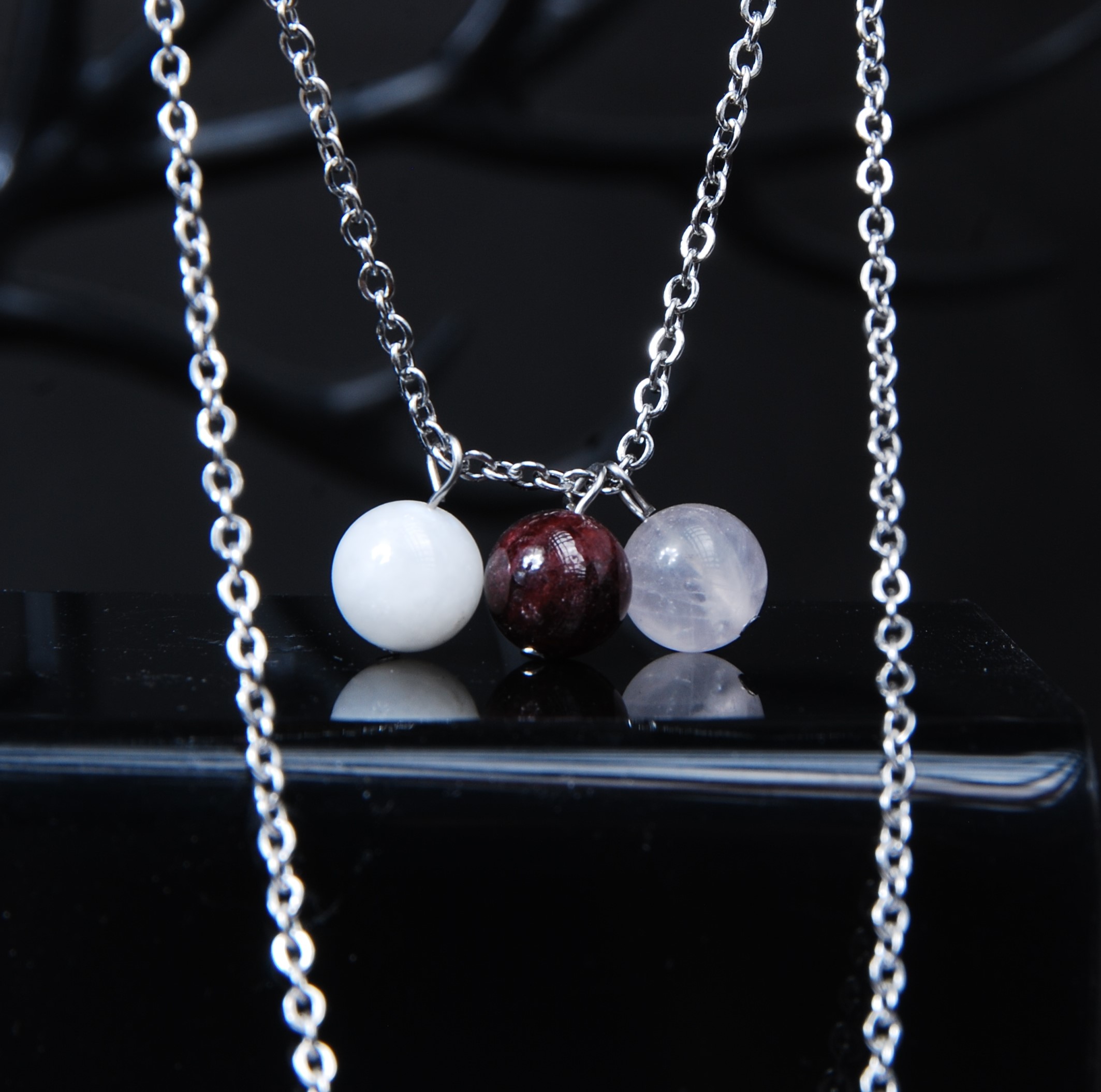 DSC_8846 گردنبند رزکوارتز و گارنت و مون استون 5.30گرم