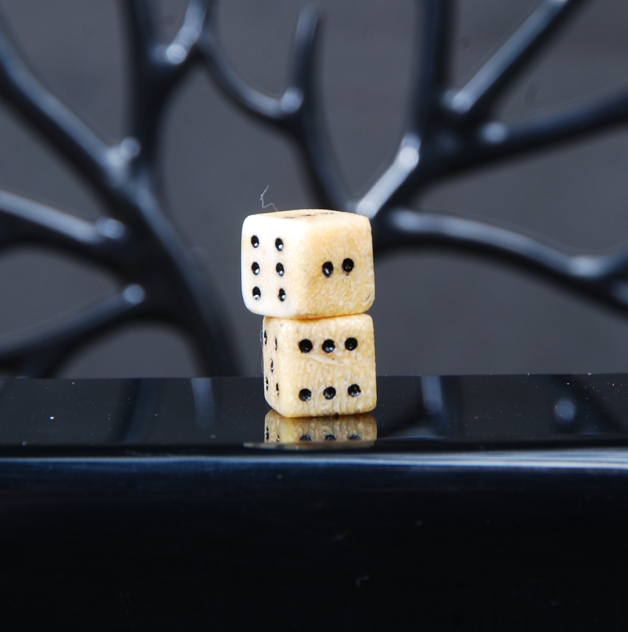 DSC_8899 تاس استخوان شتر اصل تراش دست 3.66گرمی