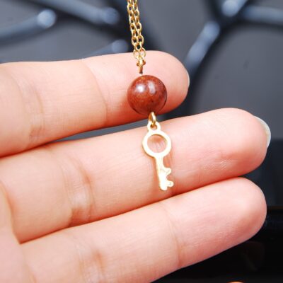 گردنبند جاسپر قرمز همراه با آویز کلید 3.2گرم ( زنجیر استیل رنگ ثابت )