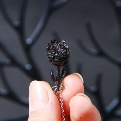 گردنبند گل رز با شاخ گاومیش مشکی 2.45 گرم (زنجیر رنگ ثابت)