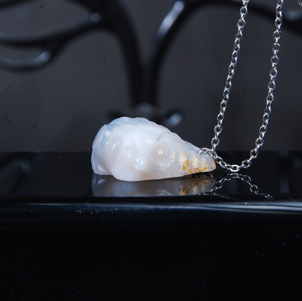 صورت زن کاروینگ عقیق دو پوسته و عقیق باباقوری