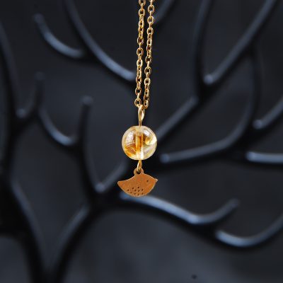 گردنبند سنگ سیترین طبیعی با آویز گنجشک (با زنجیر استیل رنگ ثابت )