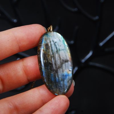 گردنبند لابرادوریت طلایی سبز بنفش بیضی 12.95 گرم