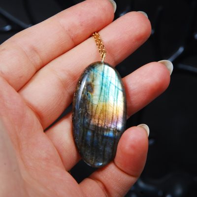 گردنبند لابرادوریت طلایی سبز بنفش بیضی 12.95 گرم